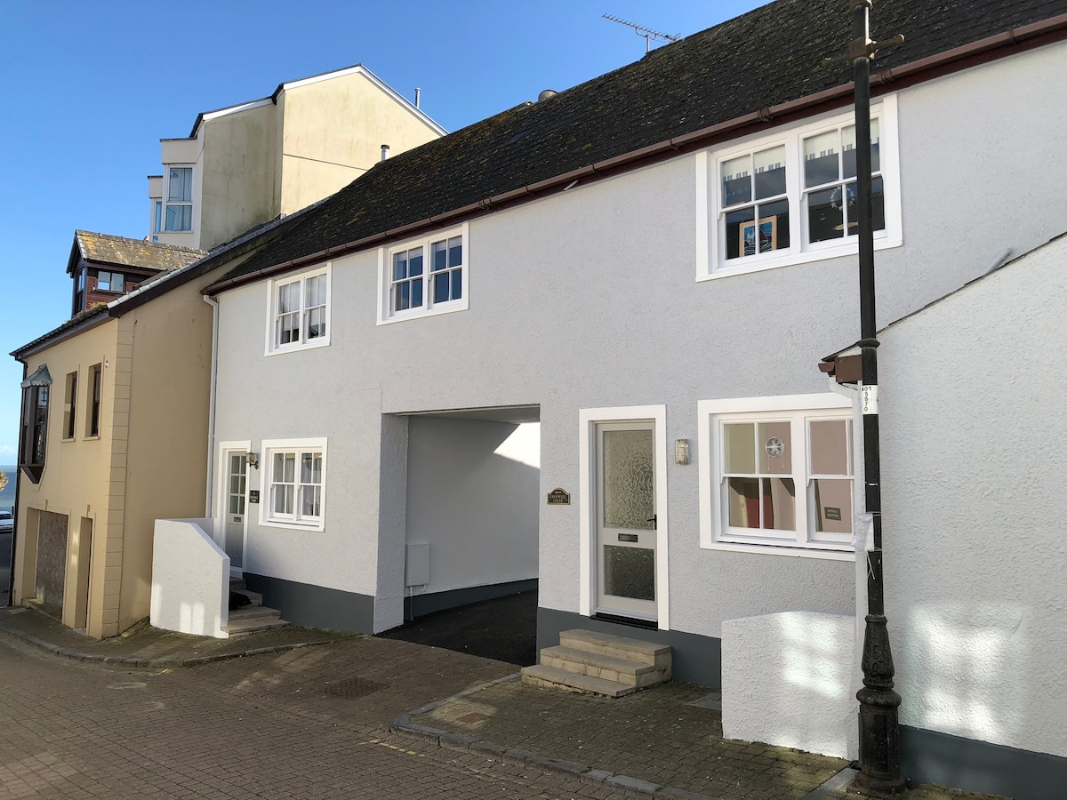 Luxury Tenby Apartment with Parking