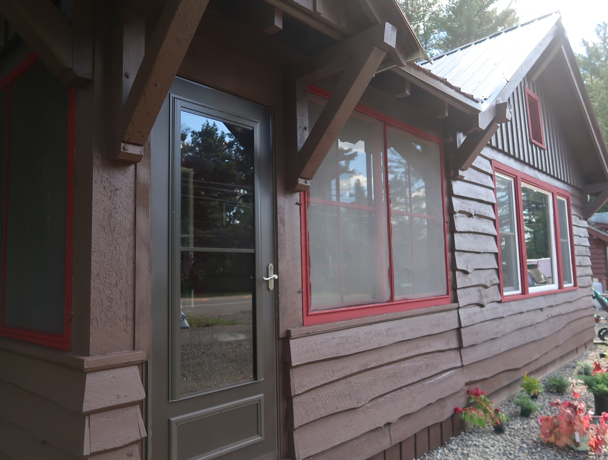 Lake Placid Area, Dukes Cabin-Dog Friendly!