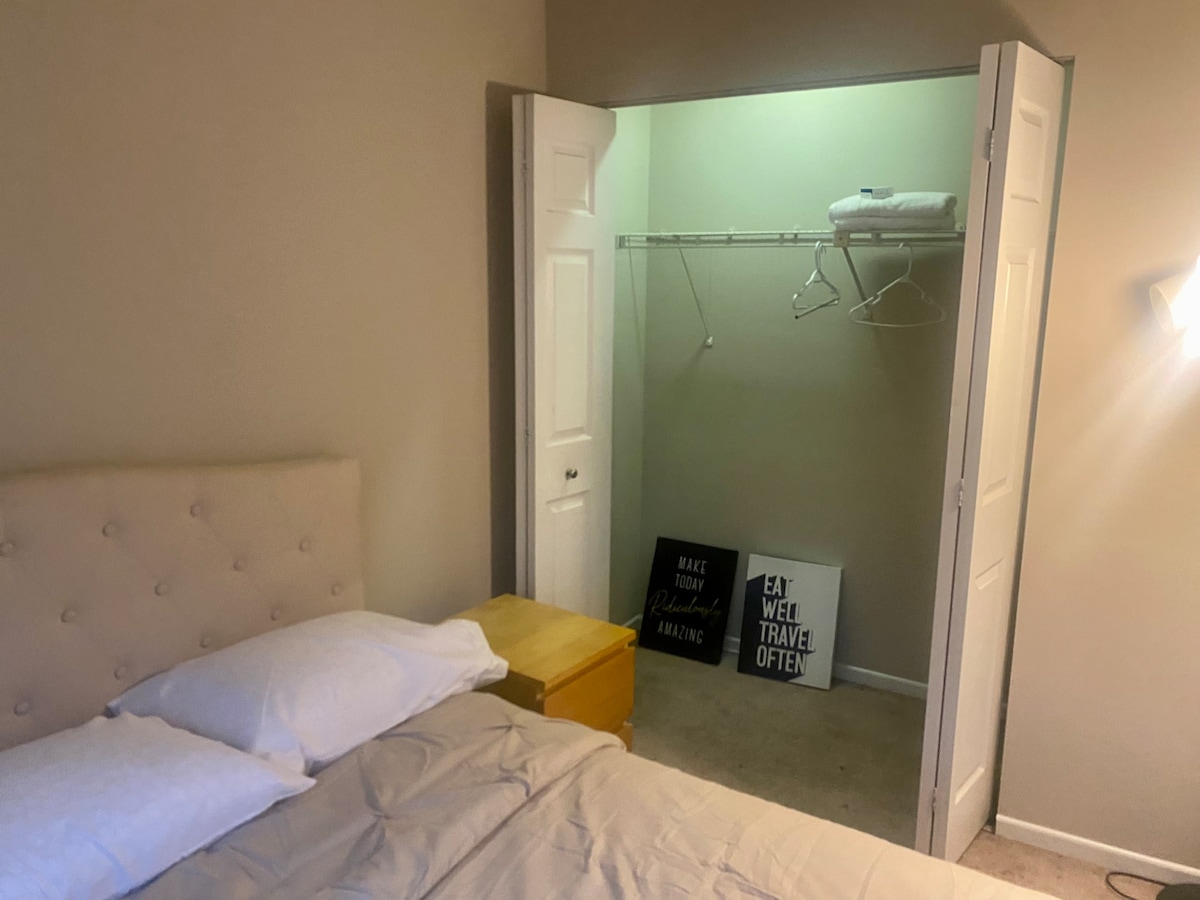 Private room in 2BR Unit w/wifi+washer+dryer