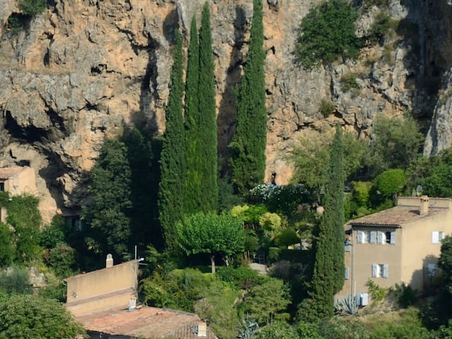 科蒂尼亚克(Cotignac)的民宿