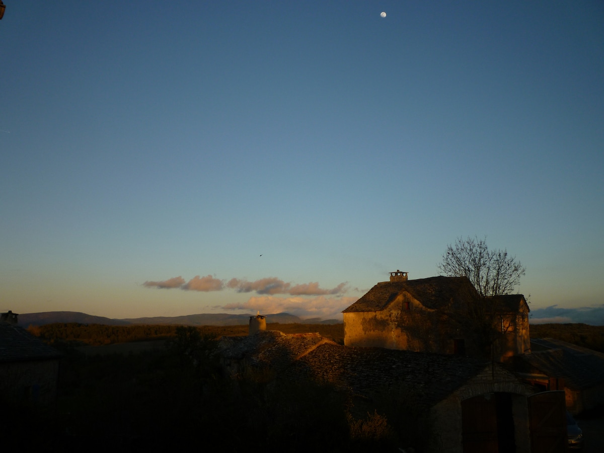 Gîte de Montredon du Larzac Aveyron 15 places