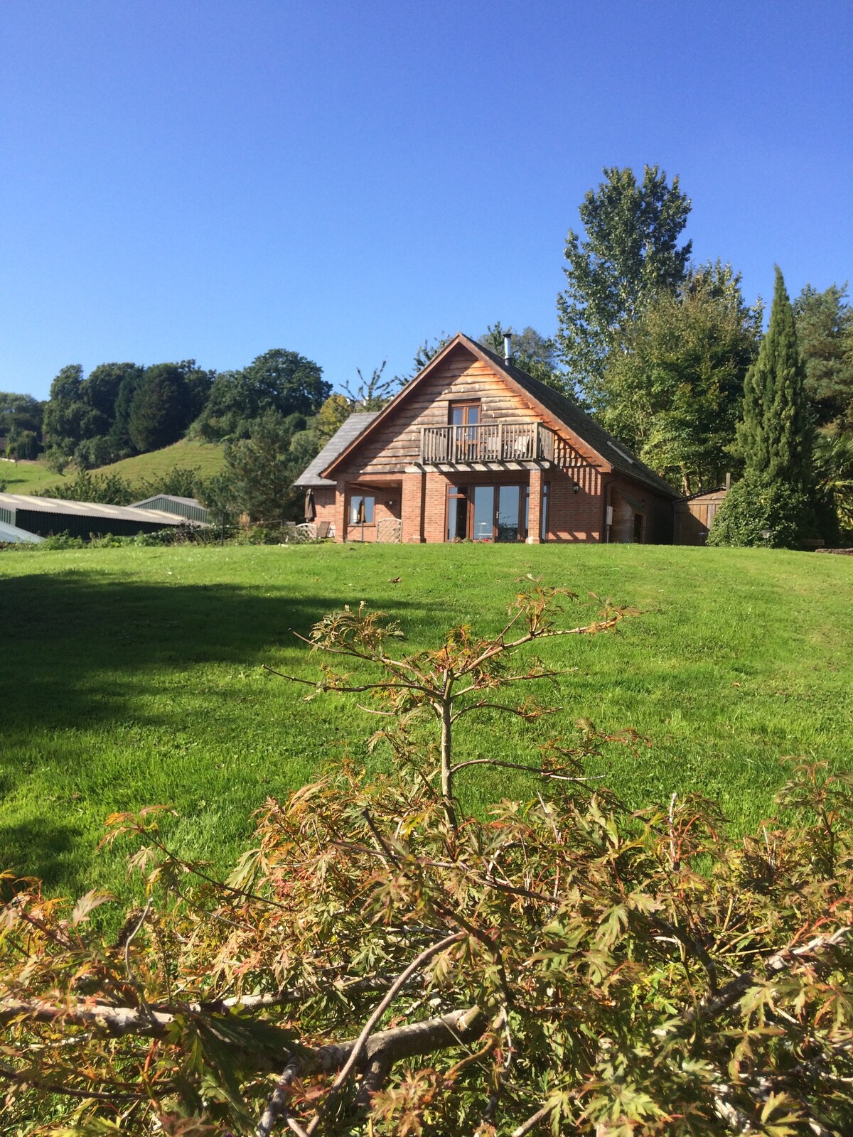 Chestnut Lodge & Private Hot Tub @ Pitlands Farm