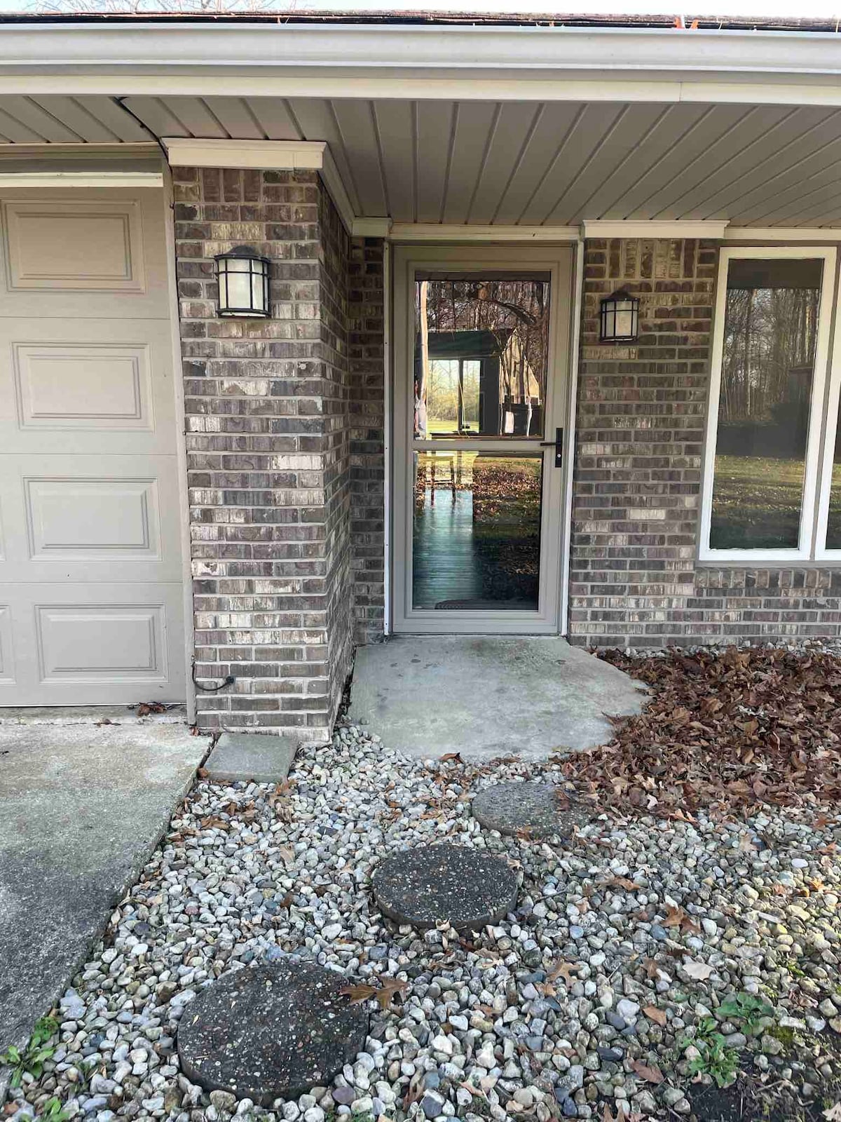 Entire Home next to Cardinal Greenway