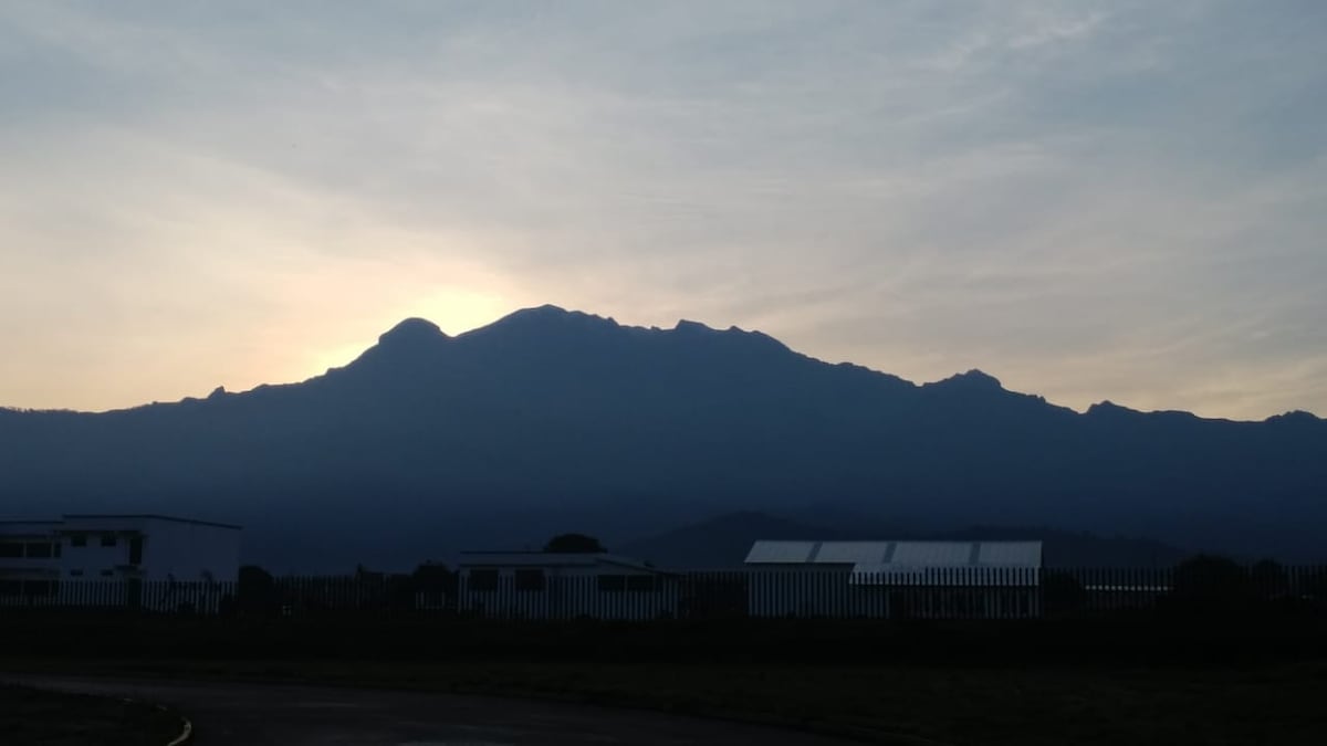 在火山之城的家庭周末。