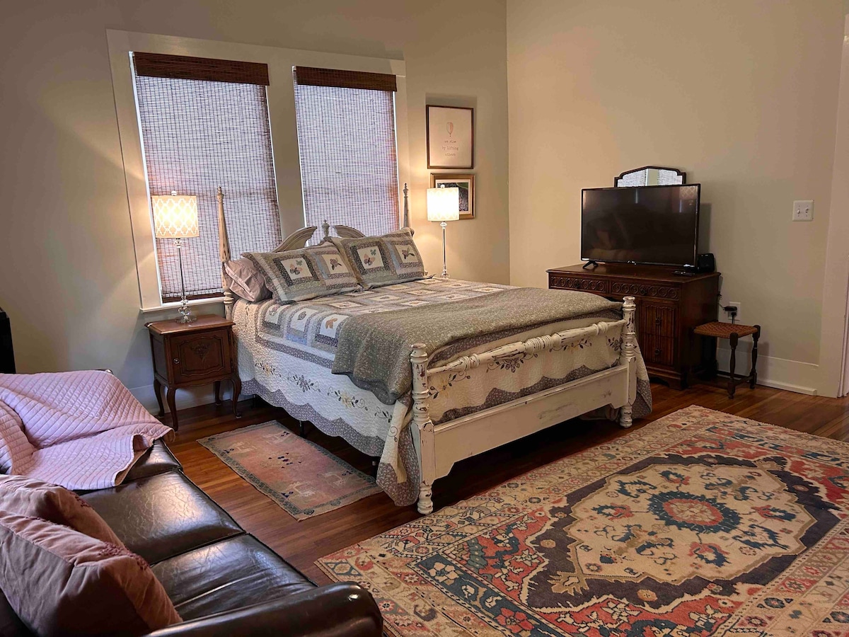 The Mayberry Room-Waverly Bed & Breakfast