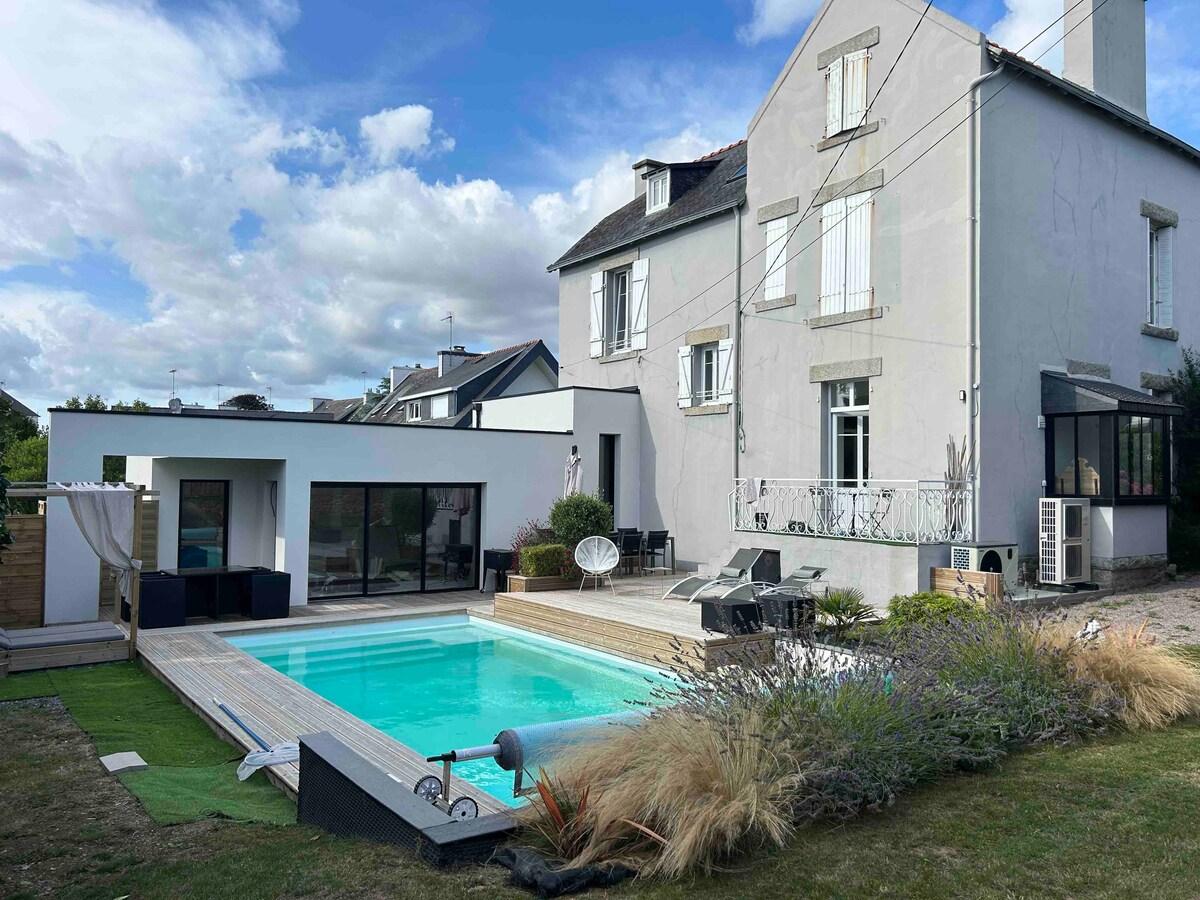 Maison bourgeoise piscine chauffée  bord de mer