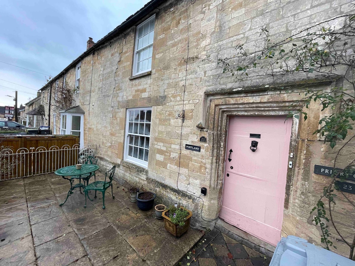 Beautiful 4 bedroom cottage in Burford Oxfordshire