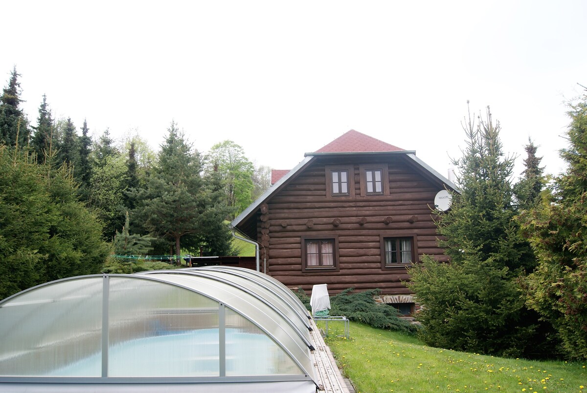 在苏马瓦（ Šumava ）美丽风景的小屋中度假