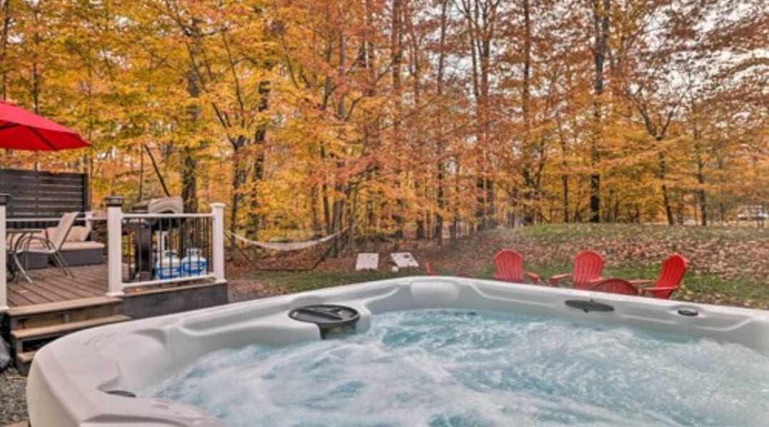 Poconos Home w/ hot tub, fire pit and pool table