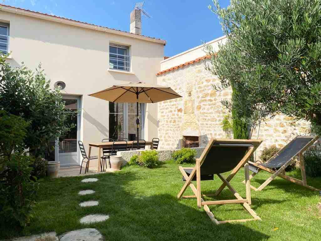 Belle maison rénovée avec jardin verdoyant