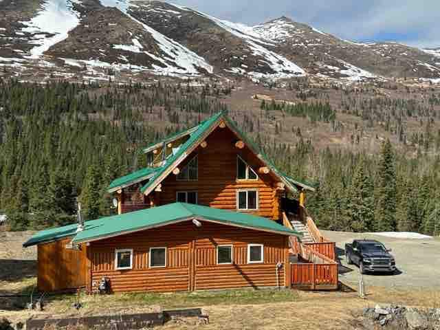 Alaskan Retreat Guest Log Cabin