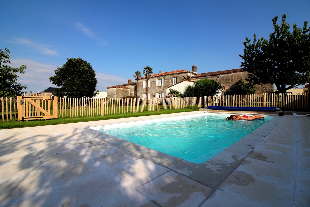 Vendée老房子迷人的小屋-游泳池