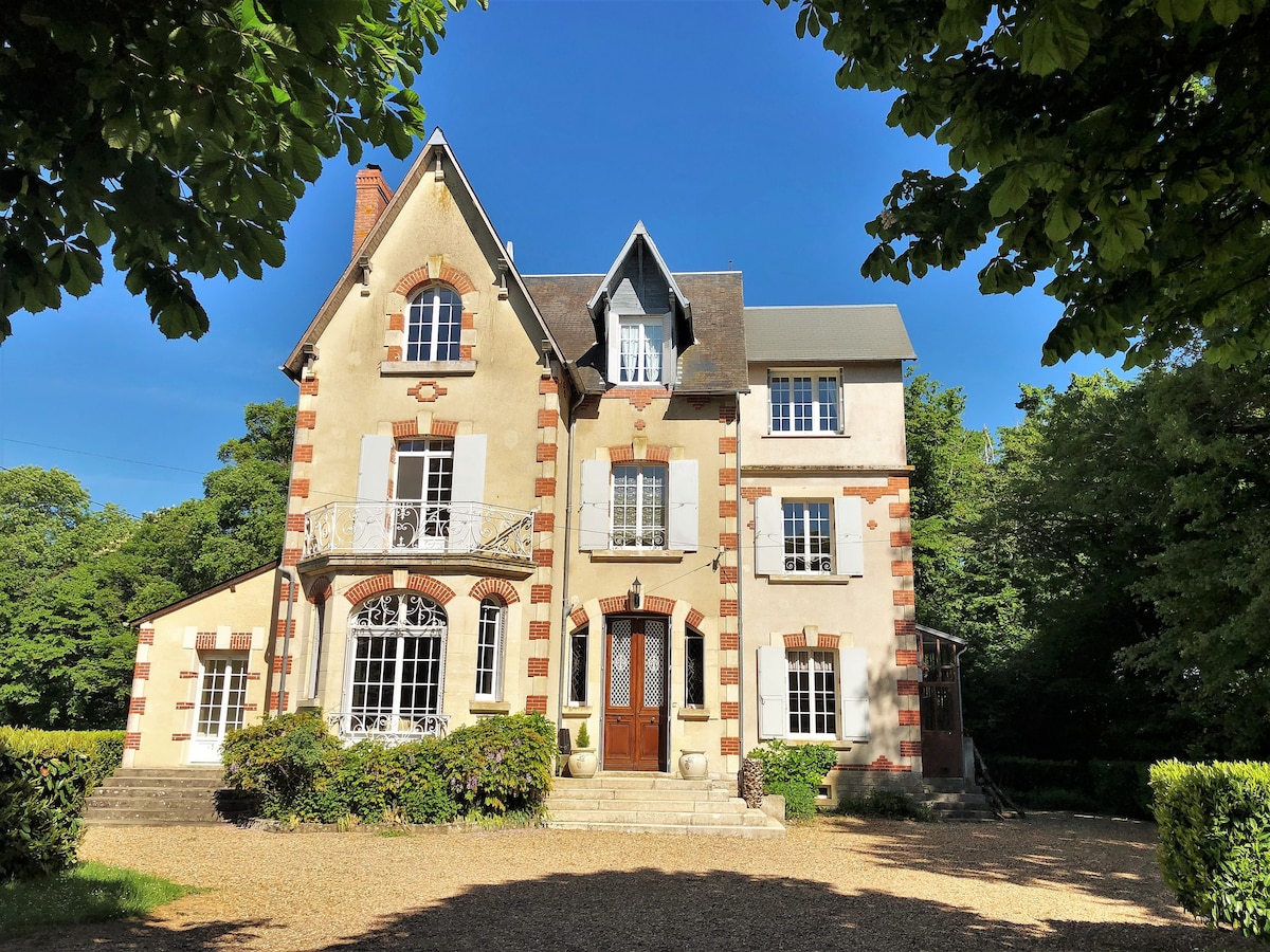 Pouligny: Belle-époque villa met privé-zwembad