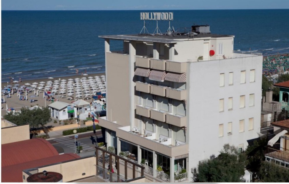 HOTEL HOLLYWOOD  B&B Camera tripla fronte mare