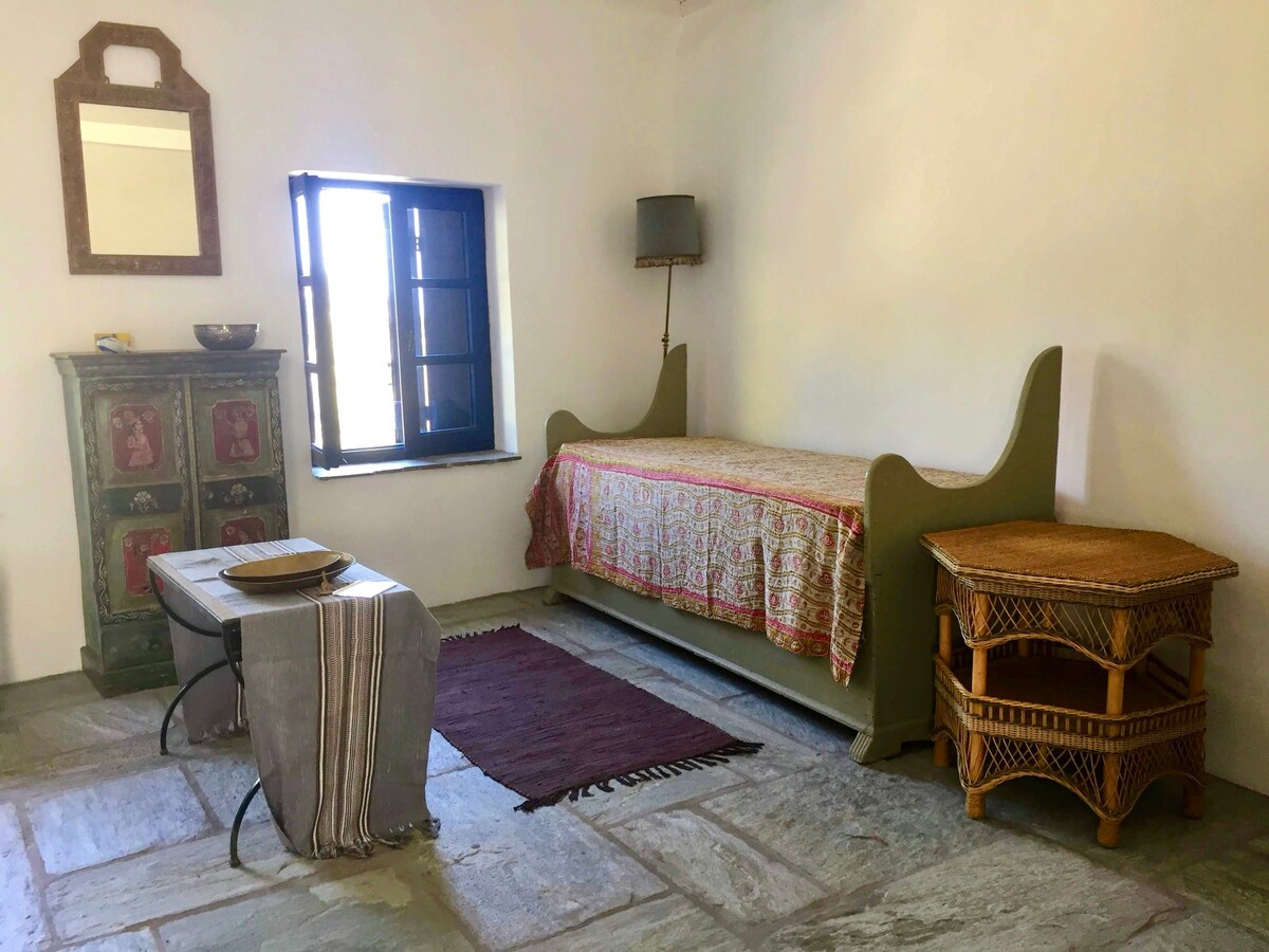 Independent house in quiet village in Kithyra wifi