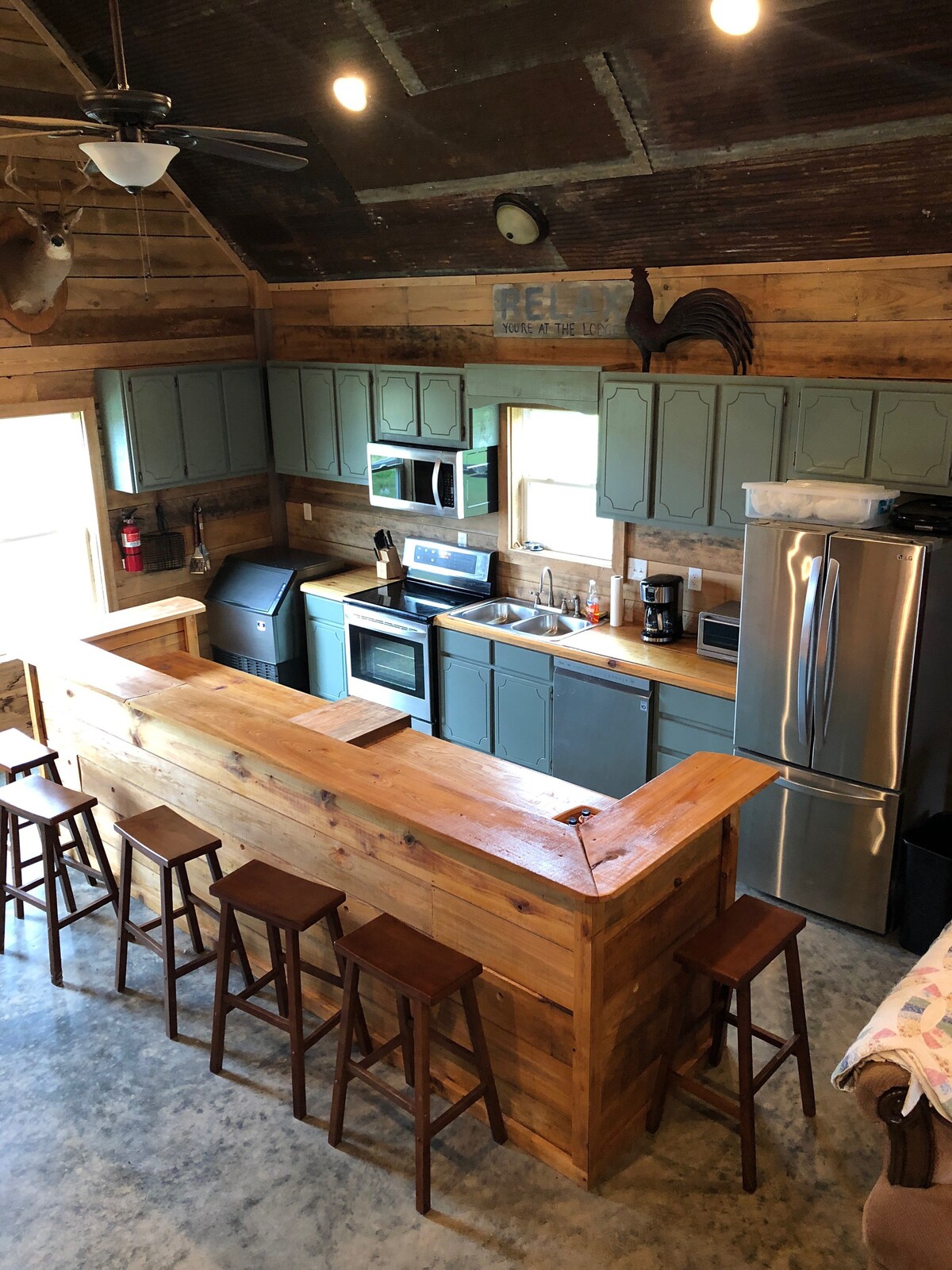 Red Head Room - The Barn at Twin Oaks Lodge