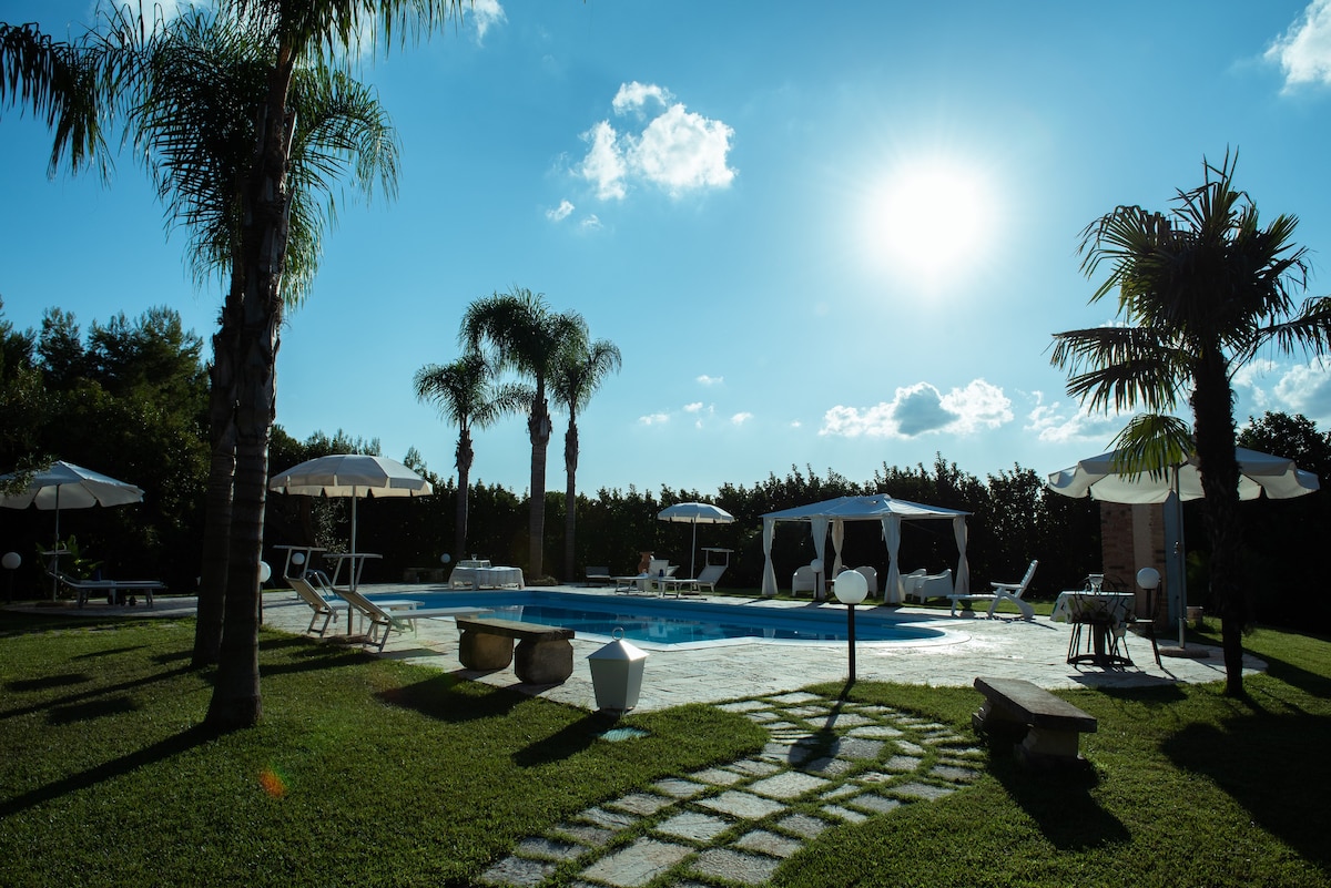 Villa con piscina immersa nel Salento