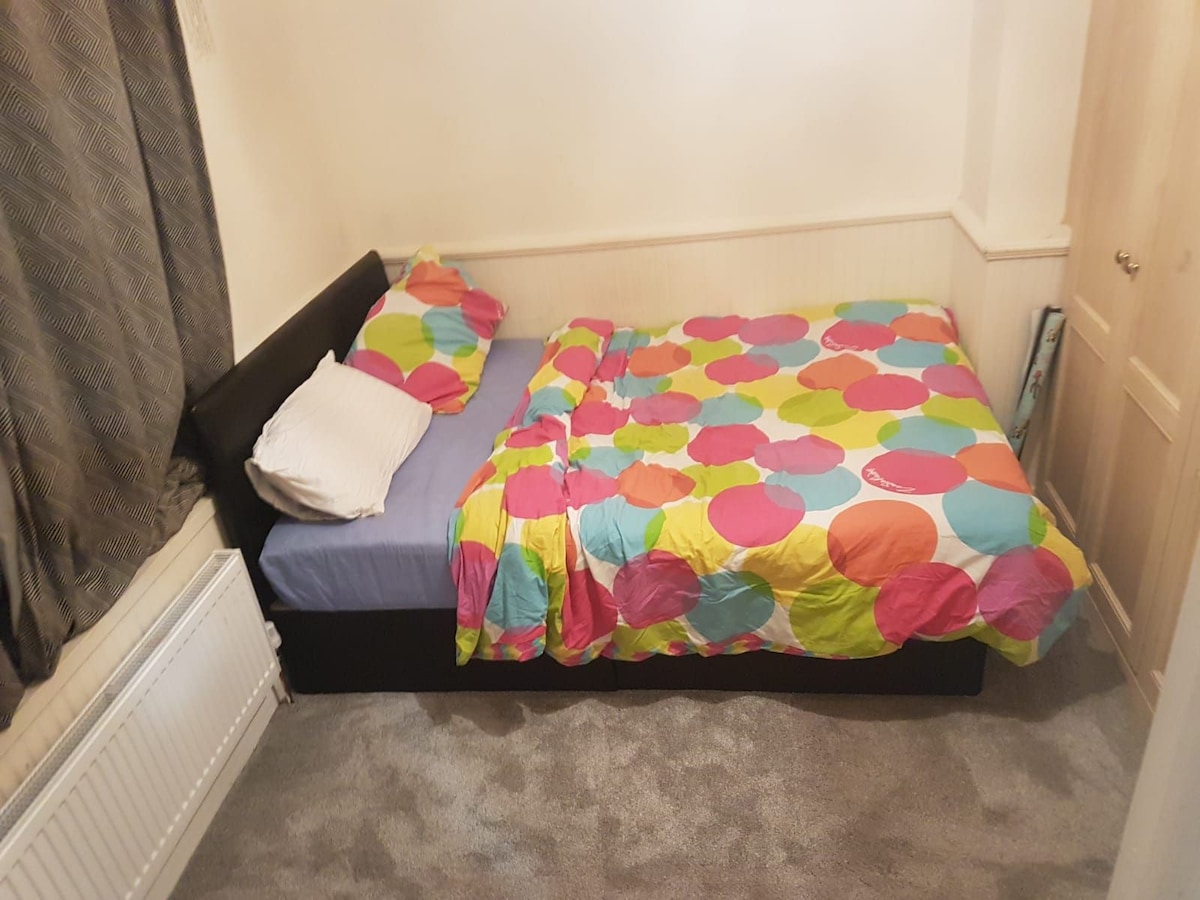 A spacious double room in a quiet area in Dagenham