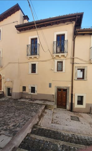 Rocca di Cambio的民宿