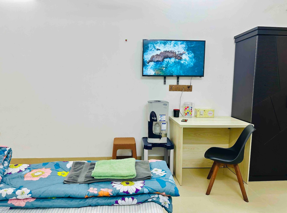 Apartment Private room at Basundhara with Netflix