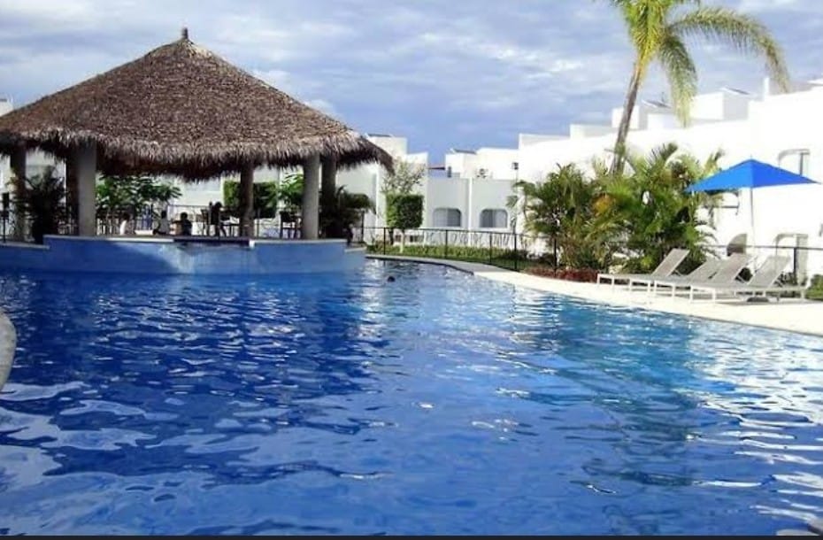 游泳池公寓和Teques湖景观