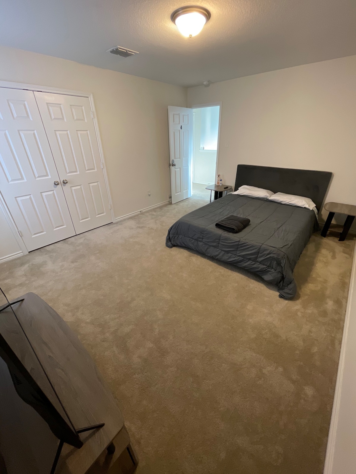Private Bedroom - Near Lankland AFB & Sea World
