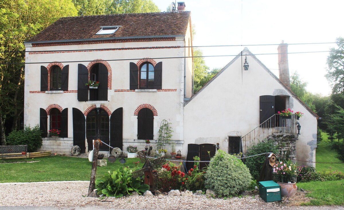 Gîte à l'étage, ancien moulin, étang avec pêche