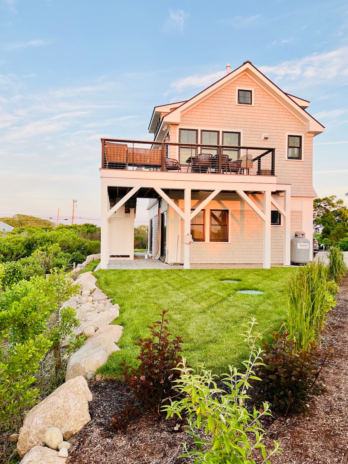 Luxurious Waterfront Beach House at Matunuck beach