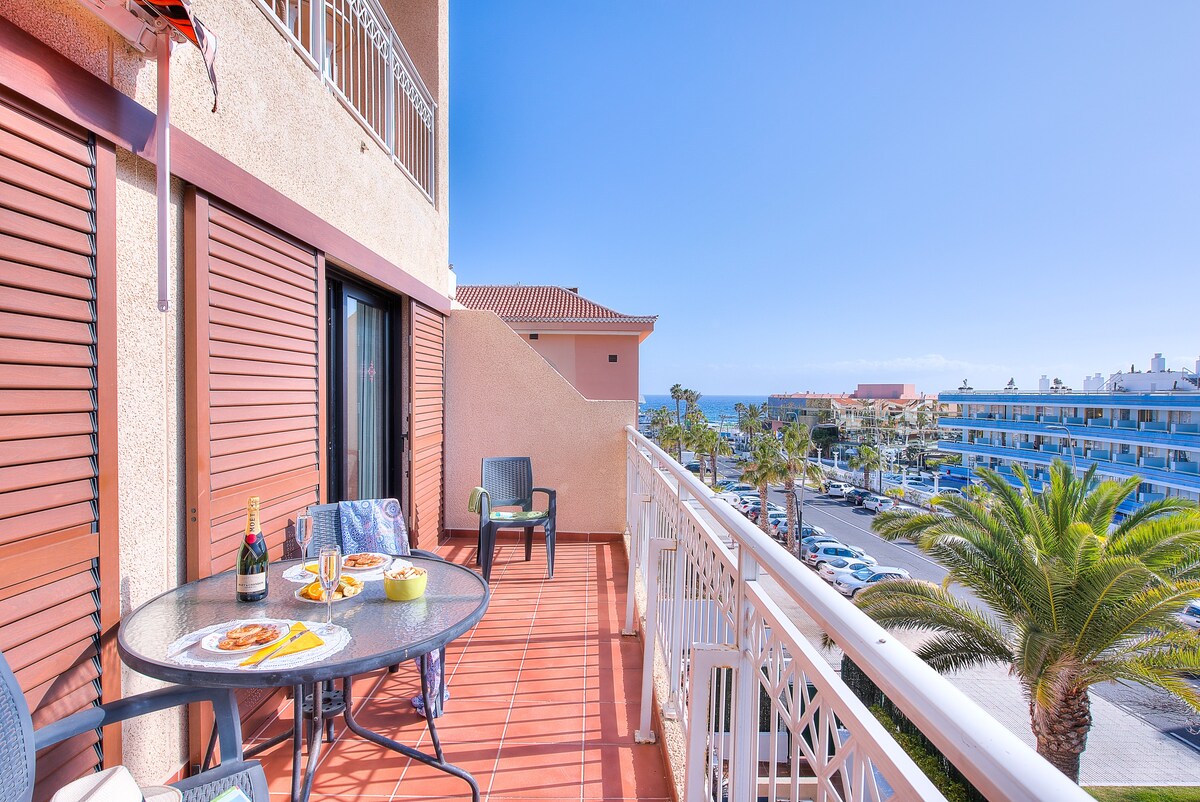 Close to the beach apartment with balcony and pool