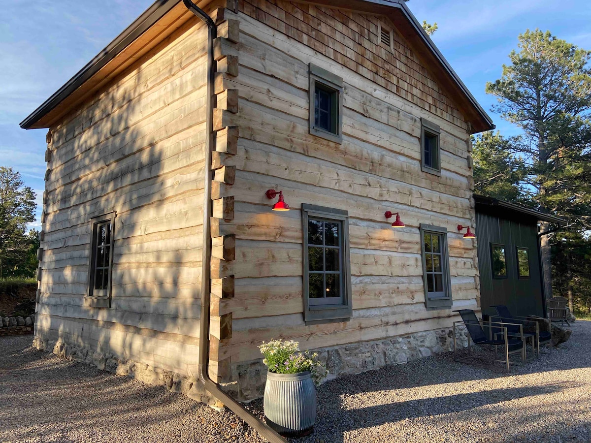 The Log House, Montana. Handmade, luxurious cabin