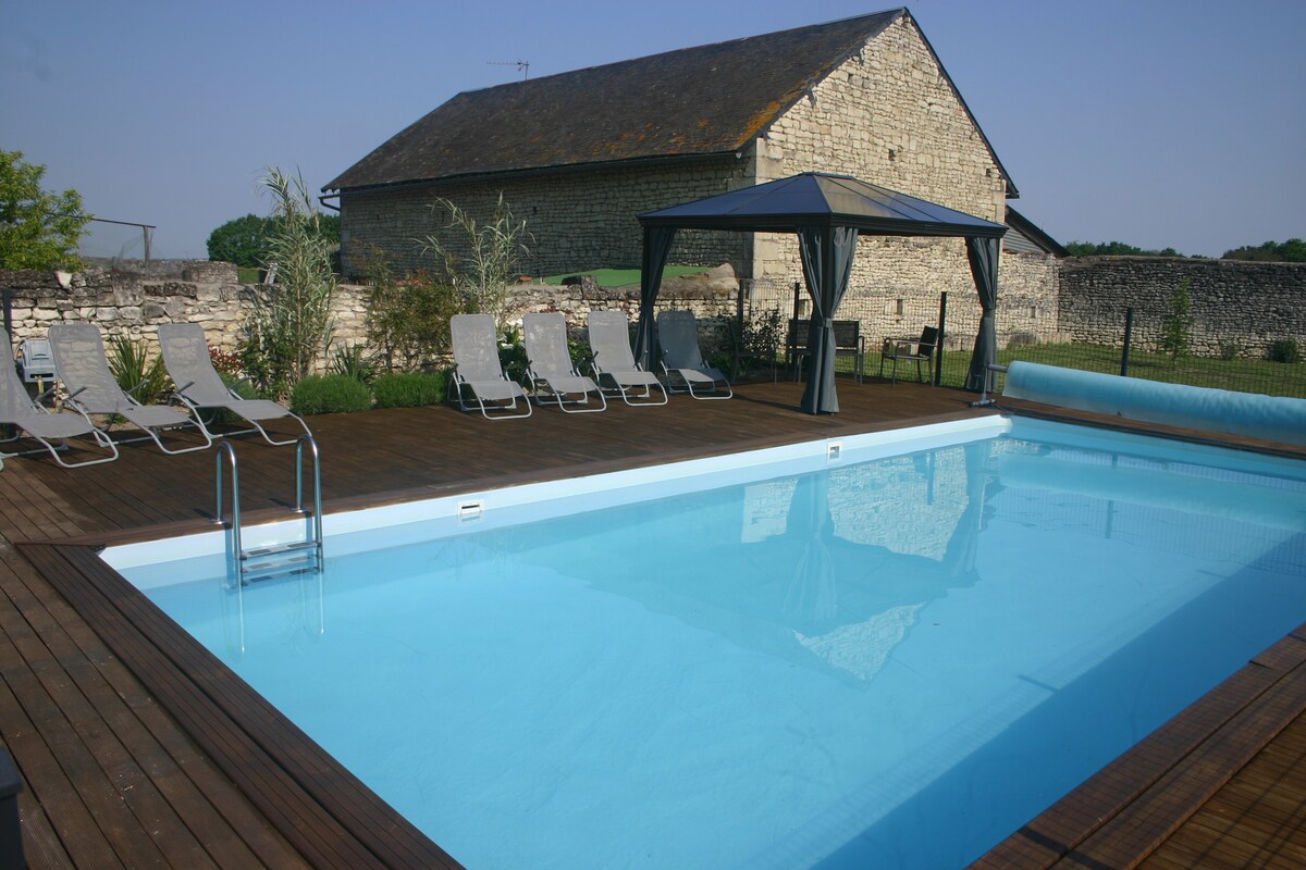 Well equipped gite complex with swimming pool