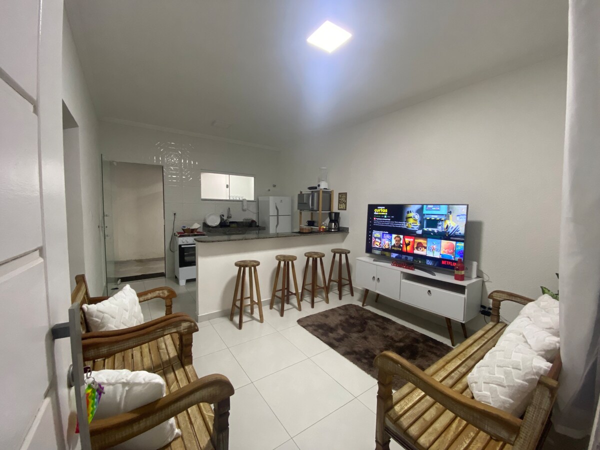 Bela casa 🏠c/ garagem em condomínio a 1km shopping