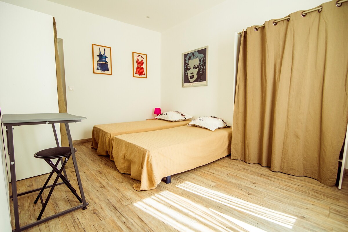 COMFORTABLE 2BR HEART OLD TOWN REPUBLIQUE STREET