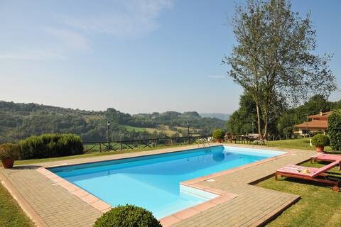 带泳池的Viridiana-Accogliente乡村别墅