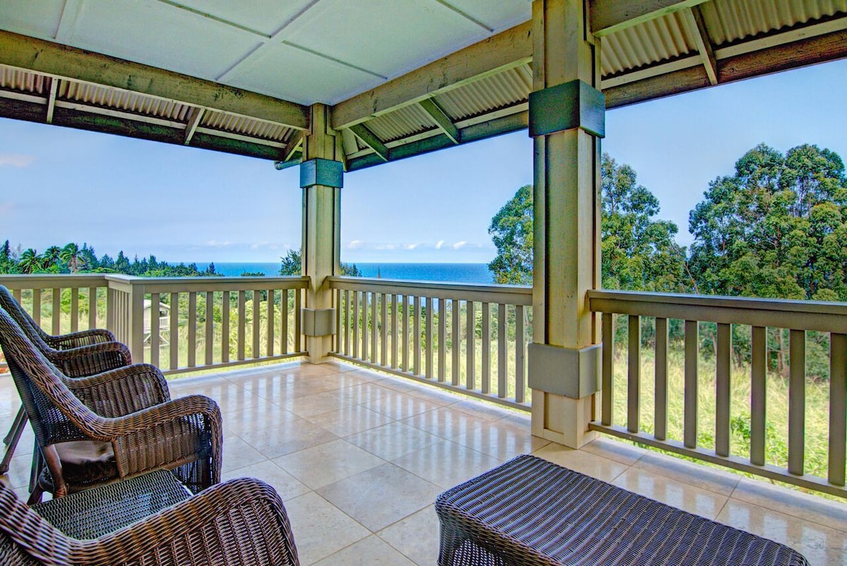 Private Home w/Ocean Views, HotTub, & Large Lanai