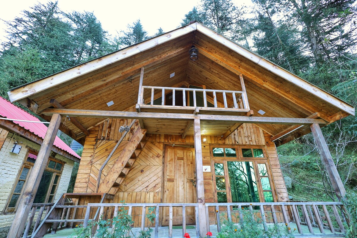 Cozy Wooden Cabin in Sainj