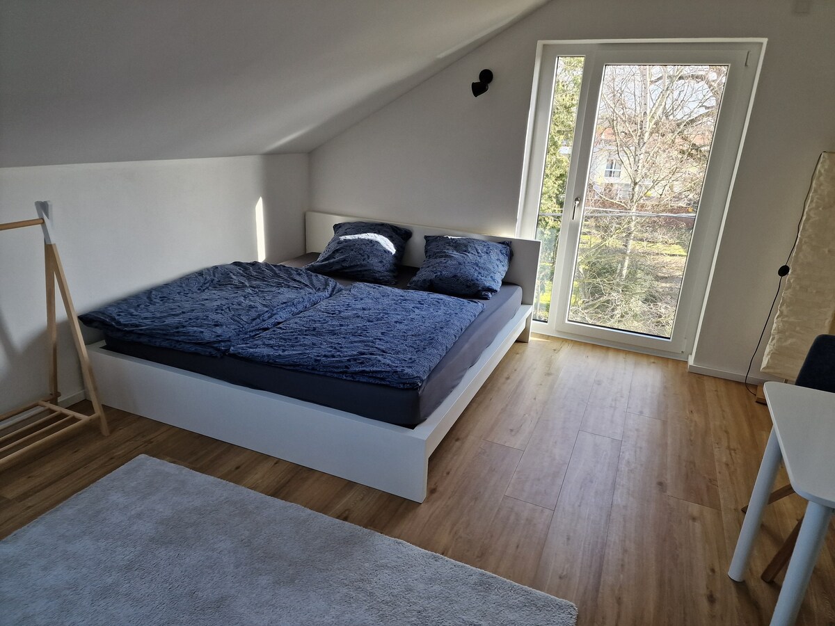 New, bright room(s) in Frankfurt