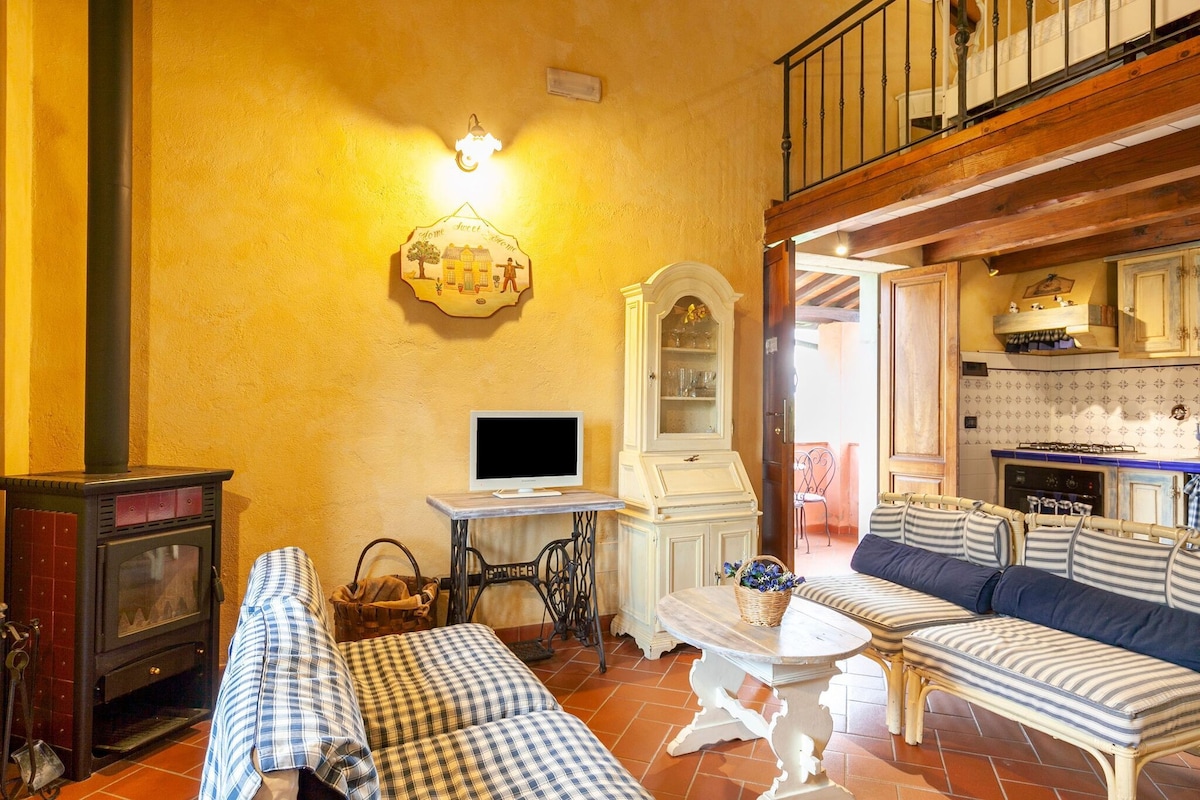 位于Pian di Scò-Campiglia的漂亮公寓，地理位置优越