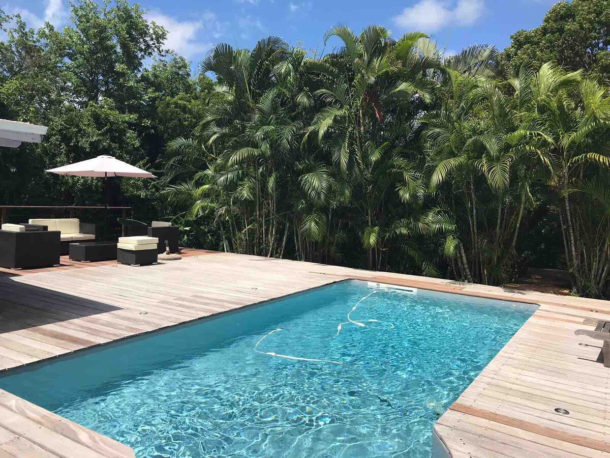 Bungalow créole, piscine au Cap Est