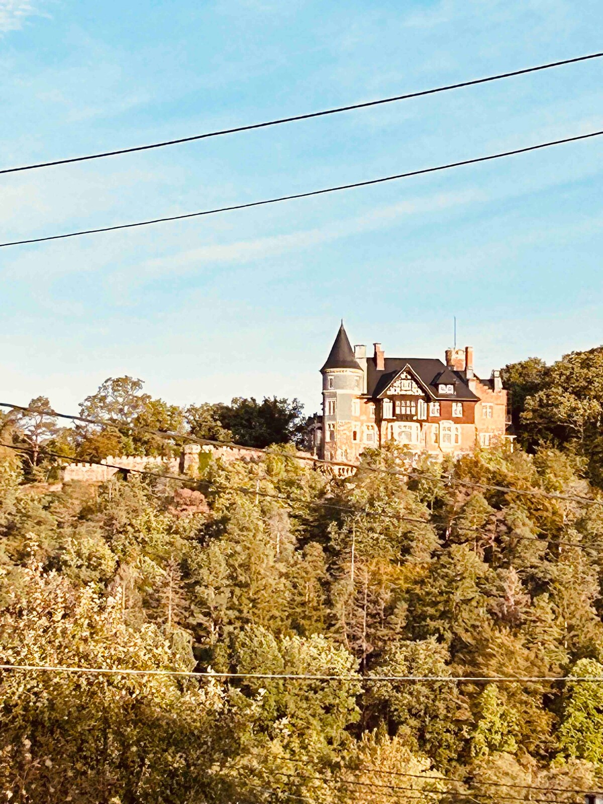 « Nosse » maison vue sur  chateau de Spa