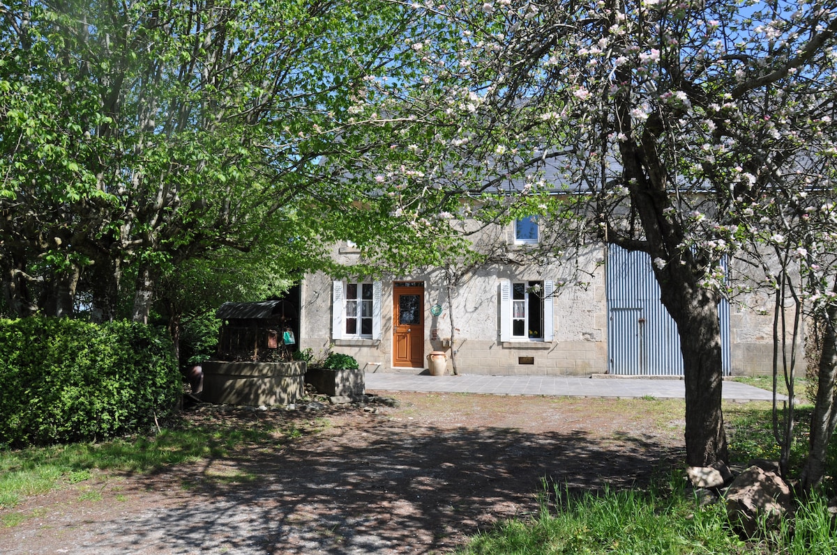 LA CHARMILLE, Typical restored farmhouse in Creuse