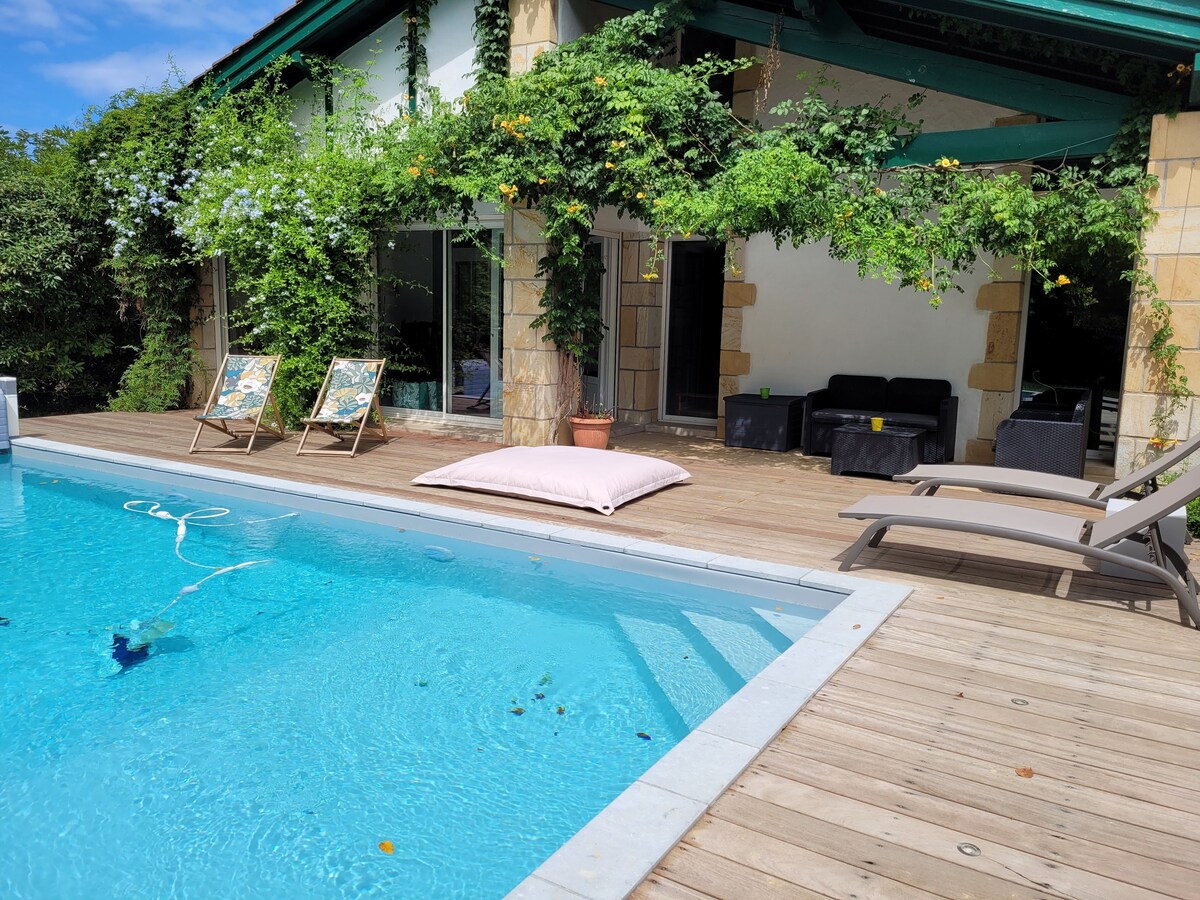 美丽的巴斯克房屋，带泳池和花园，面积3000平方米
