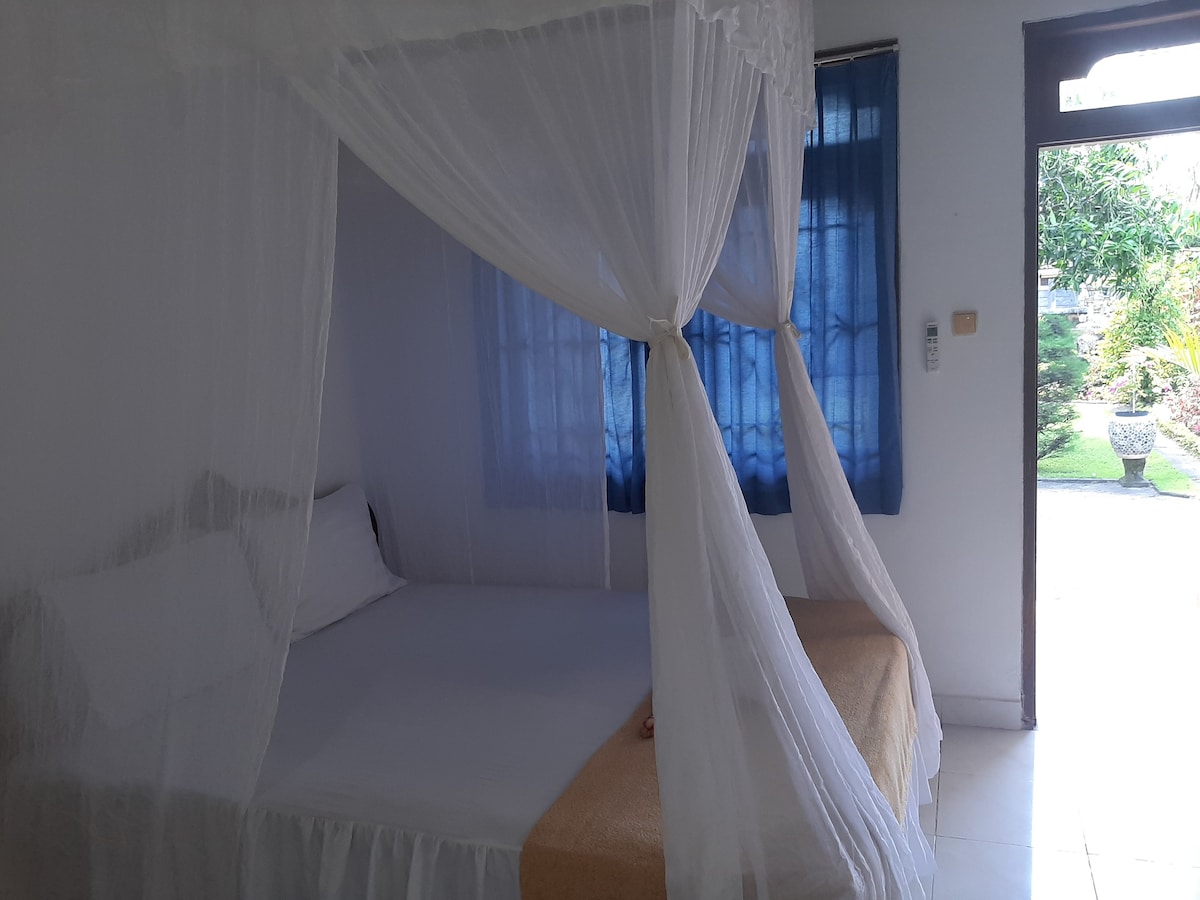 Private room queen size bed* with garden view