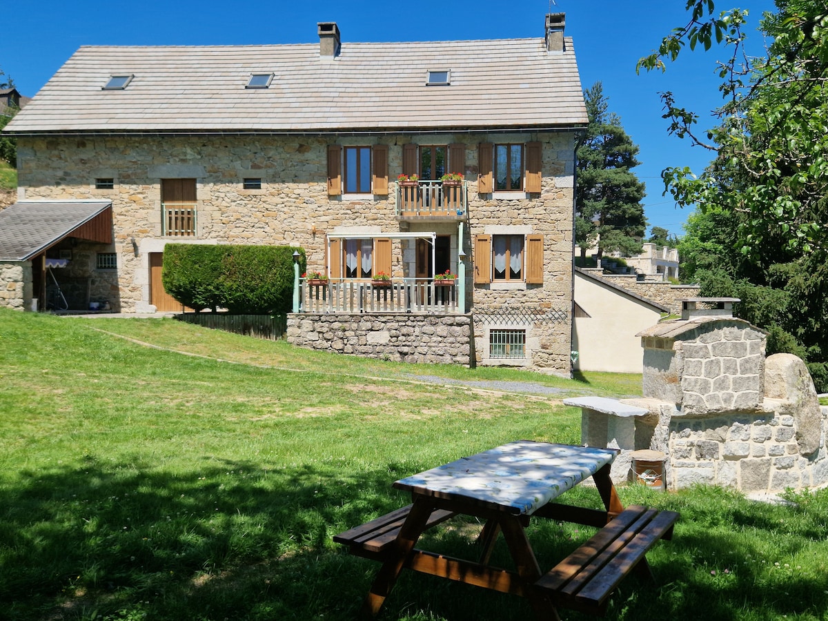 Maison proche A 75 aux portes de l'Aubrac 6 pers