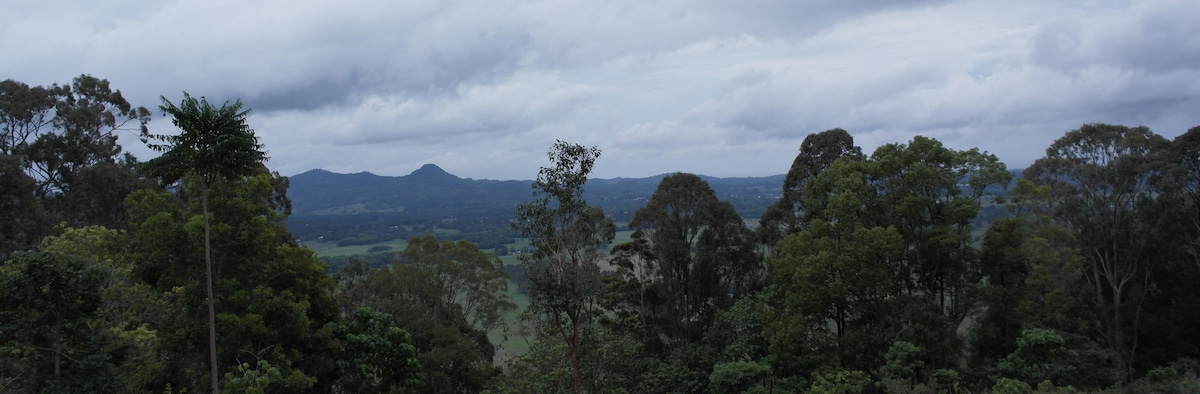 Byron Bay Hinterland Cottage with Views