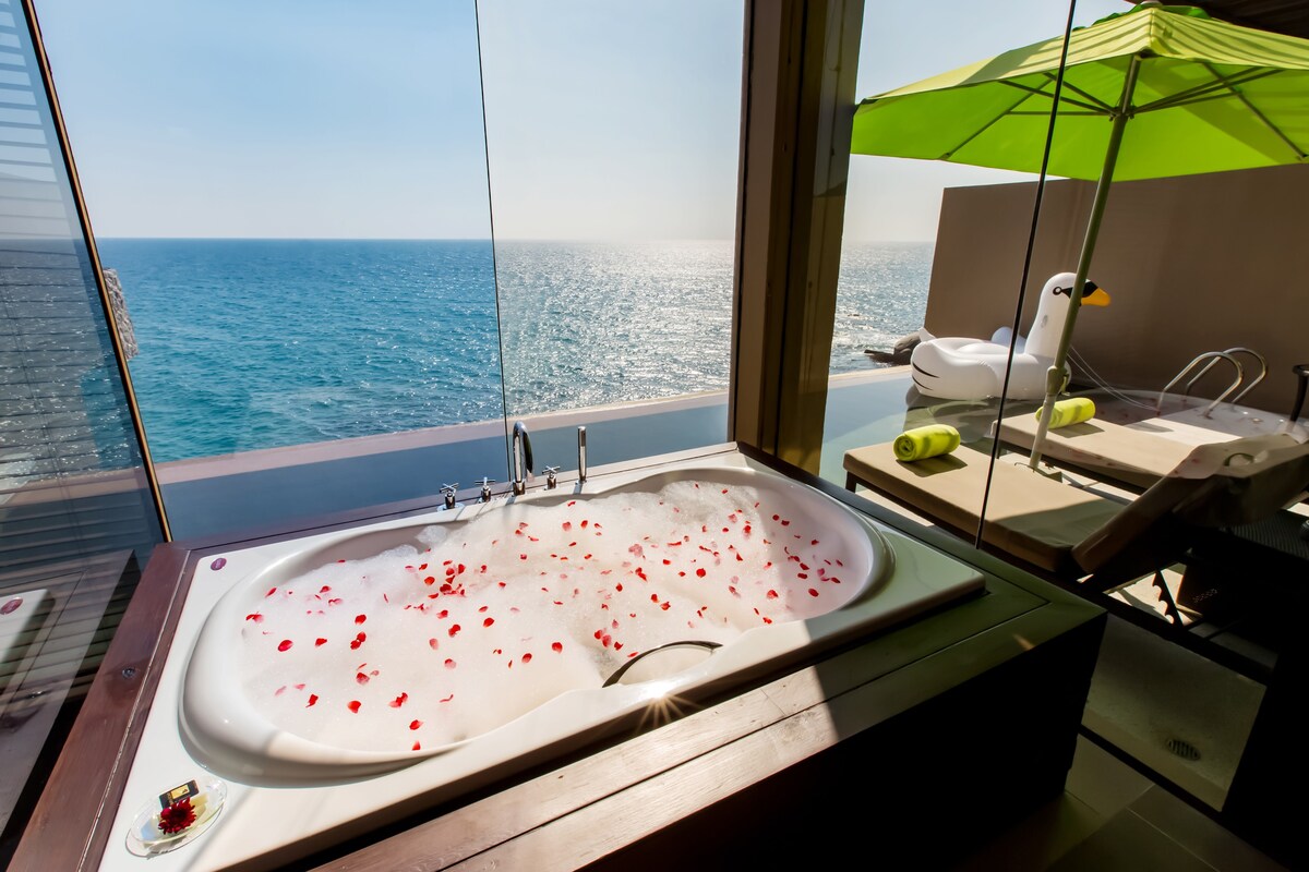 卡塔海滩浪漫海景私人泳池套房