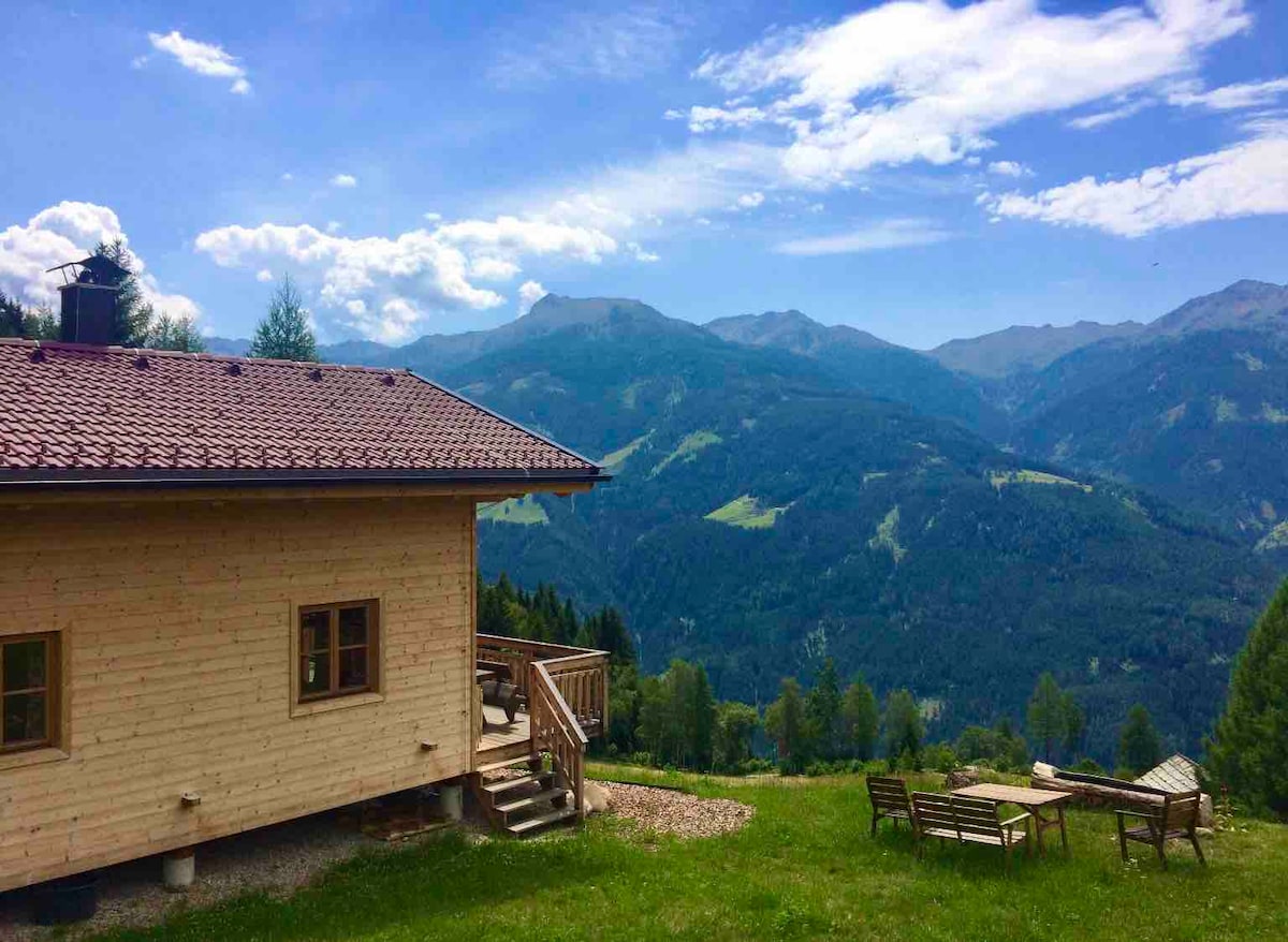 Südhang Hohe Tauern的美妙小屋，配有桑拿