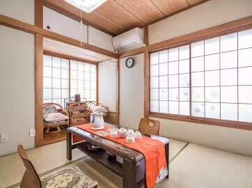 庭付き一軒家で、日本伝統的な和室、洋室あります、