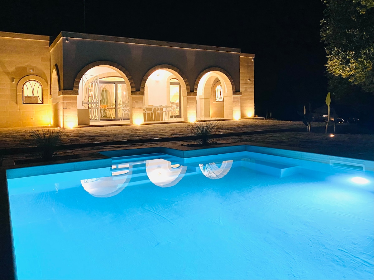 LUXUS VILLA WITH SWIMMINGPOOL, 1-6 p., CAROVIGNO