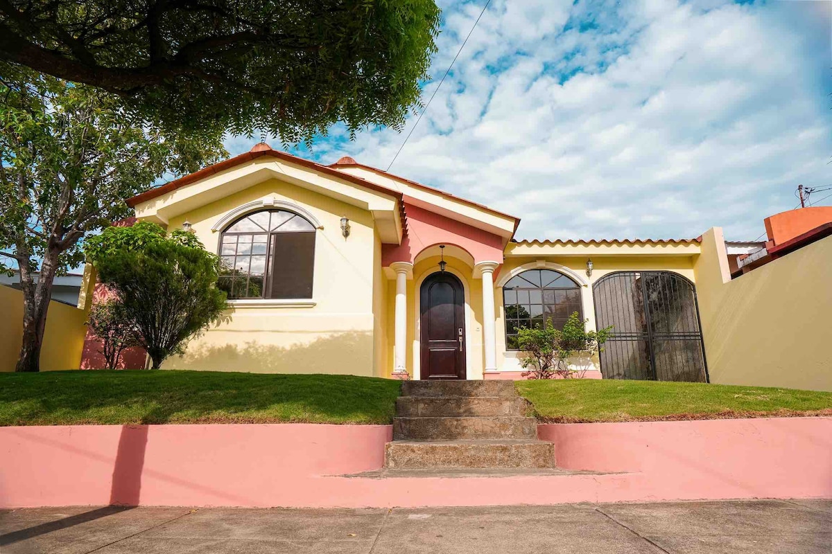 位于马那瓜（ Managua ）漂亮的房子，非常舒适